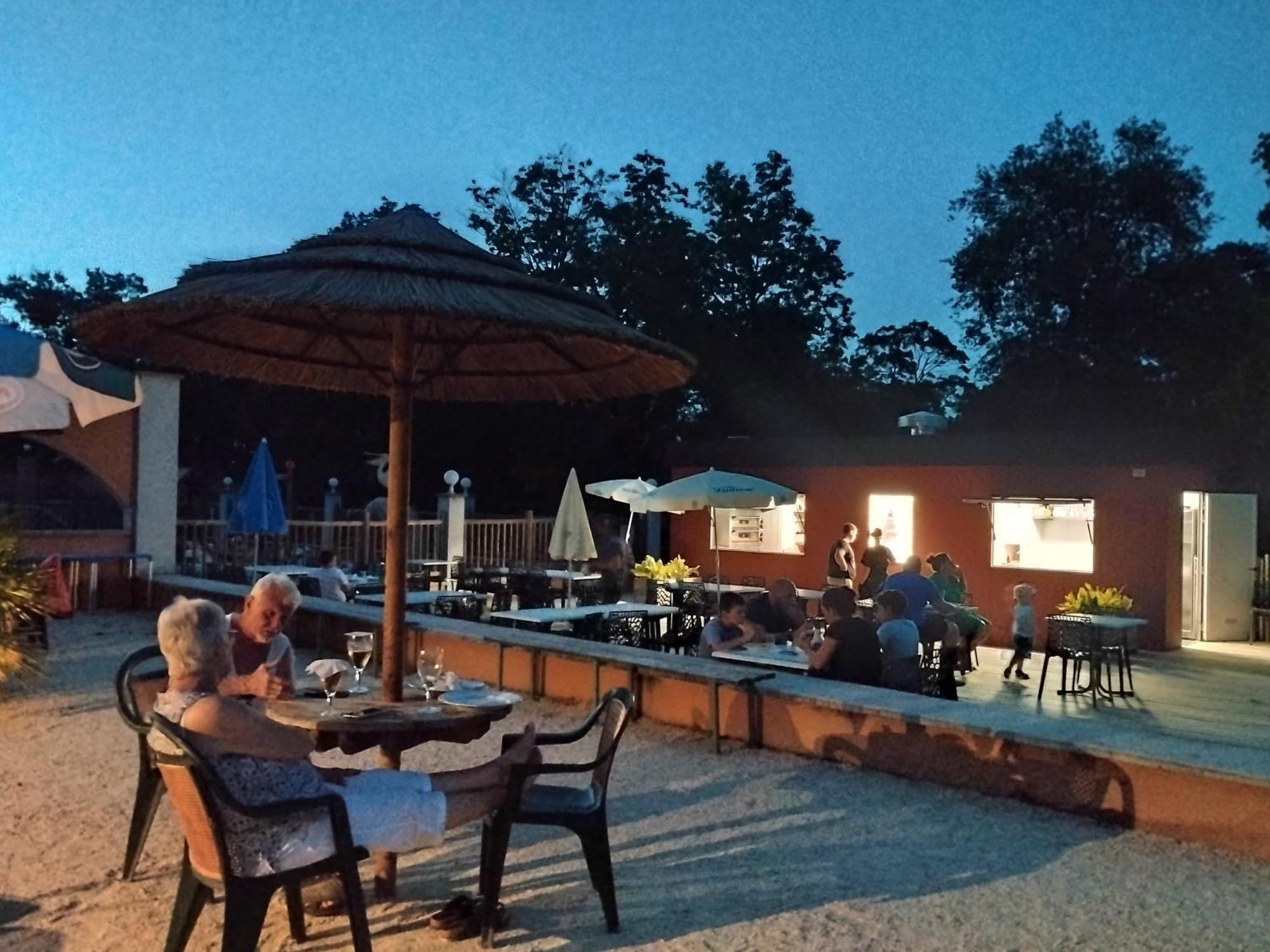 Camping Domaine De Senaud Albon Exteriör bild